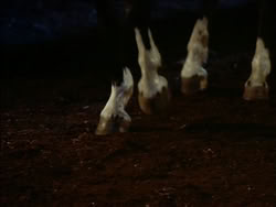 extant_HerculesTheLegendaryJourneys_1x06-AsDarknessFalls_0105
