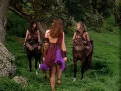 extant_HerculesTheLegendaryJourneys_1x06-AsDarknessFalls_0355