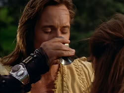 extant_HerculesTheLegendaryJourneys_1x06-AsDarknessFalls_1459