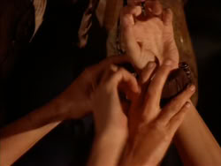 extant_HerculesTheLegendaryJourneys_1x06-AsDarknessFalls_4365