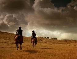 extant_HTLJ_1x12-TheGauntlet_00006