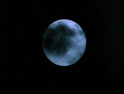 extant_HTLJ_2x05-Outcast_01647
