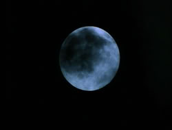 extant_HTLJ_2x05-Outcast_01648