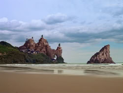 extant_HTLJ_2x17-TheApple_00221