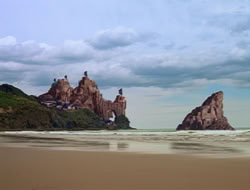 extant_HTLJ_2x17-TheApple_00224