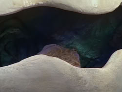 extant_HTLJ_2x17-TheApple_00525