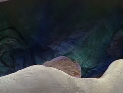 extant_HTLJ_2x17-TheApple_00526
