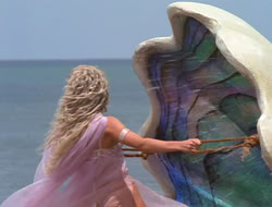 extant_HTLJ_2x17-TheApple_00560
