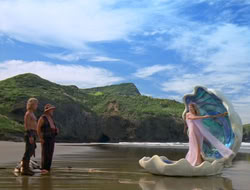 extant_HTLJ_2x17-TheApple_00592