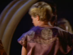 extant_HTLJ_2x17-TheApple_02581