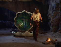 extant_HTLJ_2x17-TheApple_02898