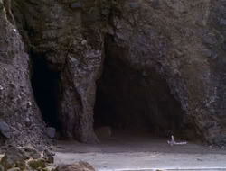 extant_HTLJ_2x17-TheApple_03679