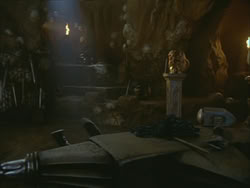 extant_HTLJ_3x03-LoveTakesAHoliday_04627