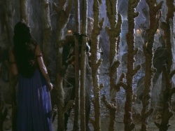 extant_HTLJ_3x07-TheGreenEyedMonster_04040