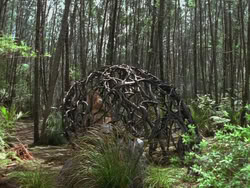 extant_HTLJ_3x13-Encounter_03582