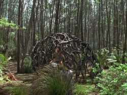 extant_HTLJ_3x13-Encounter_03584