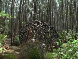 extant_HTLJ_3x13-Encounter_03586