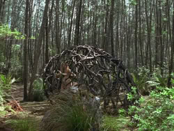 extant_HTLJ_3x13-Encounter_03587
