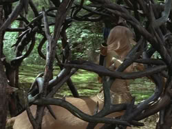 extant_HTLJ_3x13-Encounter_03598