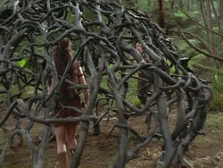 extant_HTLJ_3x13-Encounter_03796