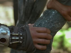 extant_HTLJ_3x13-Encounter_03826