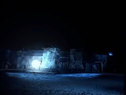 extant_HTLJ_4x05-StrangerInAStrangeWorld_00343