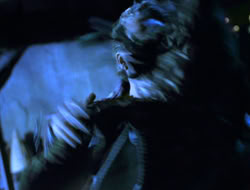 extant_HTLJ_4x05-StrangerInAStrangeWorld_00403