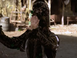 extant_HTLJ_4x05-StrangerInAStrangeWorld_00804