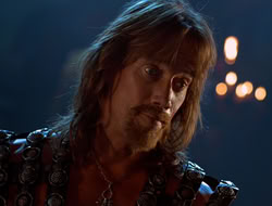 extant_HTLJ_4x05-StrangerInAStrangeWorld_01505