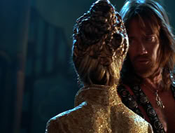 extant_HTLJ_4x05-StrangerInAStrangeWorld_01624