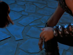 extant_HTLJ_4x05-StrangerInAStrangeWorld_01995