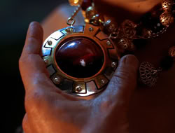 extant_HTLJ_4x05-StrangerInAStrangeWorld_02010