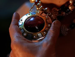 extant_HTLJ_4x05-StrangerInAStrangeWorld_02012