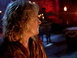 extant_HTLJ_4x05-StrangerInAStrangeWorld_02148