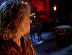 extant_HTLJ_4x05-StrangerInAStrangeWorld_02149