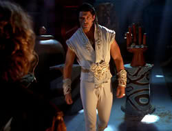 extant_HTLJ_4x05-StrangerInAStrangeWorld_02156