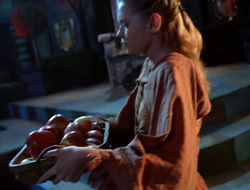 extant_HTLJ_4x05-StrangerInAStrangeWorld_02595