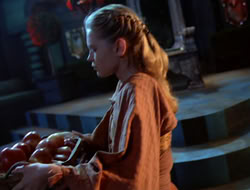 extant_HTLJ_4x05-StrangerInAStrangeWorld_02596