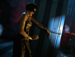 extant_HTLJ_4x05-StrangerInAStrangeWorld_02703