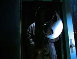 extant_HTLJ_4x05-StrangerInAStrangeWorld_02709