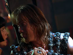 extant_HTLJ_4x05-StrangerInAStrangeWorld_03011