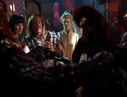 extant_HTLJ_4x05-StrangerInAStrangeWorld_03085