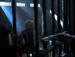 extant_HTLJ_4x05-StrangerInAStrangeWorld_03117