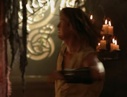 extant_HTLJ_4x05-StrangerInAStrangeWorld_03751