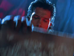 extant_HTLJ_4x05-StrangerInAStrangeWorld_03839