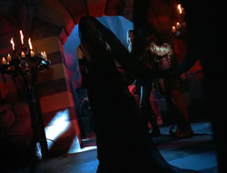 extant_HTLJ_4x05-StrangerInAStrangeWorld_03906
