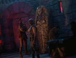 extant_HTLJ_4x05-StrangerInAStrangeWorld_04343
