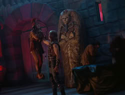 extant_HTLJ_4x05-StrangerInAStrangeWorld_04344
