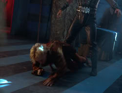 extant_HTLJ_4x05-StrangerInAStrangeWorld_04385