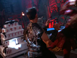 extant_HTLJ_4x05-StrangerInAStrangeWorld_04401